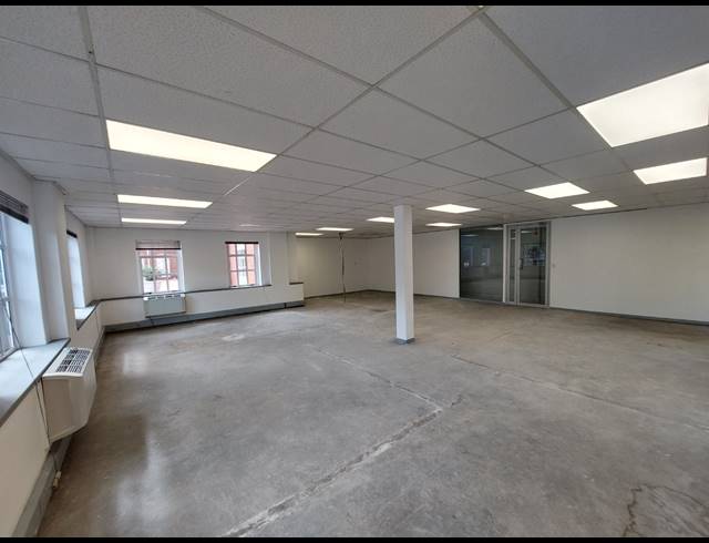 202M² OFFICE TO LET IN BRYANSTON